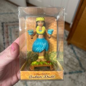 KC HAWAII | Hawaiian Solar Doll - solar powered